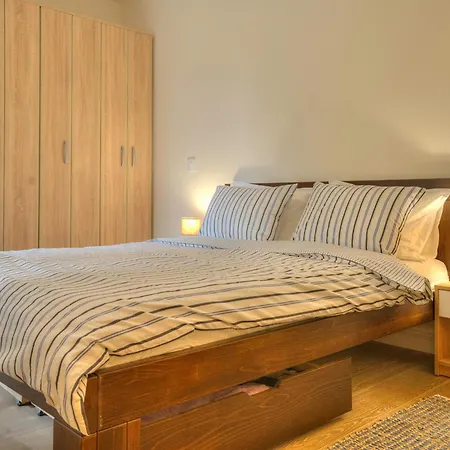 Peaceful Downtown Apartman