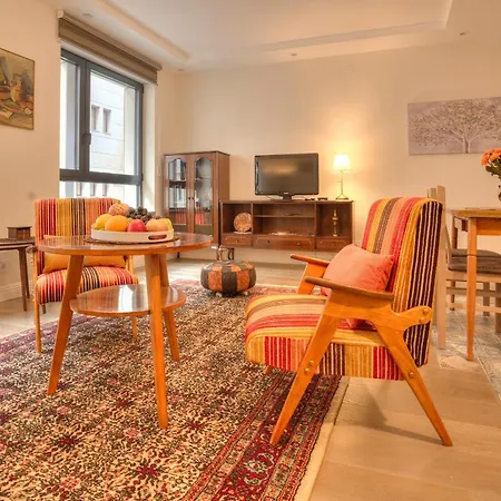 Peaceful Downtown Apartman *